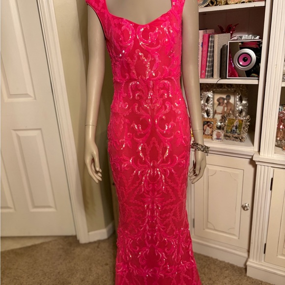 Dresses & Skirts - Elegant Pink Evening Gown
